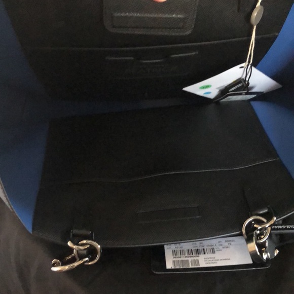 New Authentic Dolce and Gabbana Logo bag - Picture 7 of 10